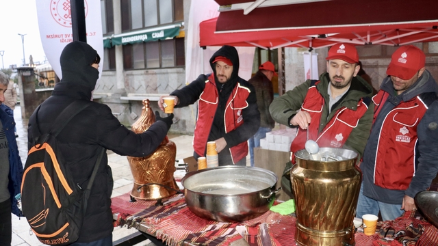 Trabzon'da salep ve kandil simidi ikramında bulunuldu