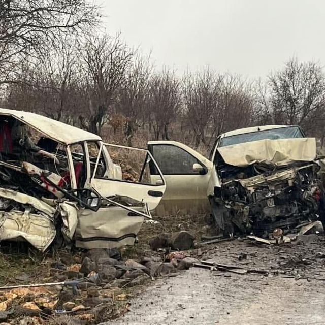 Kahramanmaraş'ta iki otomobilin çarpıştığı kazada 4 kişi öldü, 6 kişi yaral...