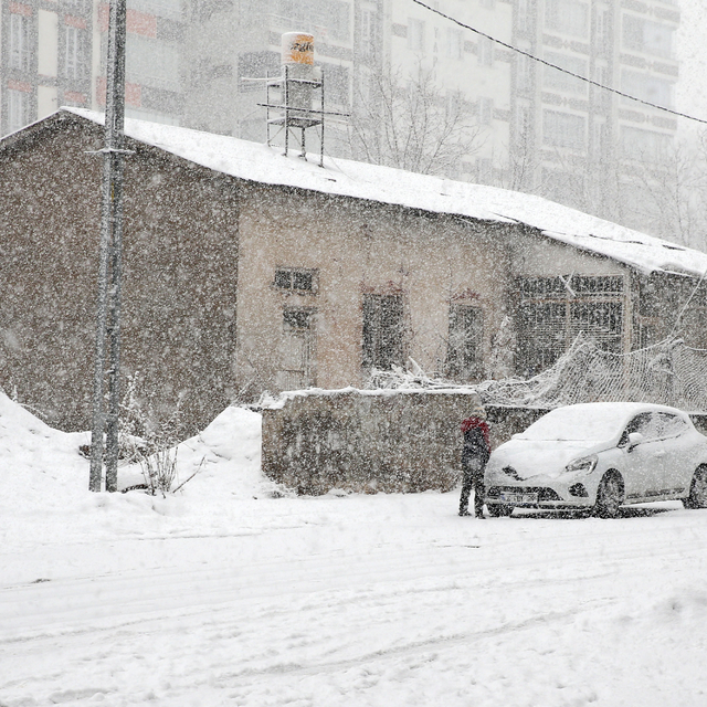 Bitlis'te kar etkili oldu