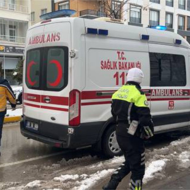 Aksaray'da bir kişi annesini ve ağabeyini bıçakla yaraladı