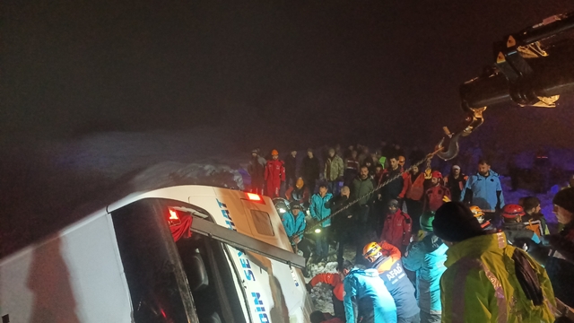 GÜNCELLEME - Bingöl'de yolcu otobüsünün devrilmesi sonucu 4 kişi öldü, 32 kişi yaralandı