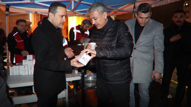 Diyarbakır ve çevre illerde kandil dolayısıyla salep ve kandil simidi ikramında bulunuldu