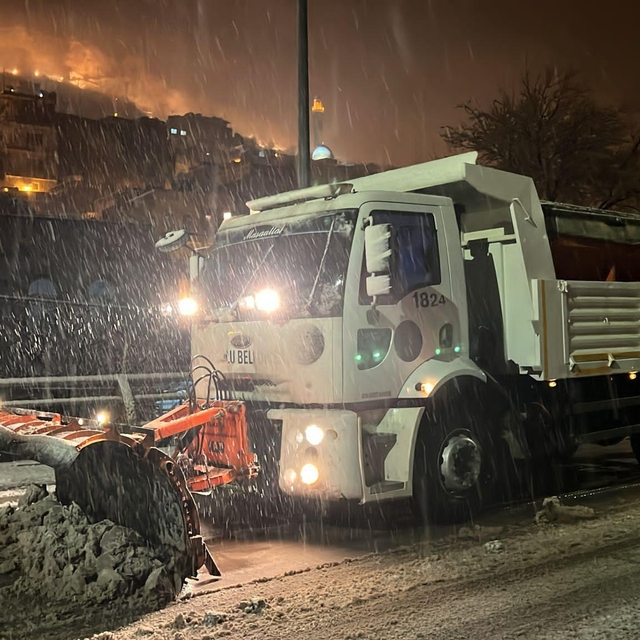 Elazığ'da kardan 159 köy yolu ulaşıma kapandı (2)