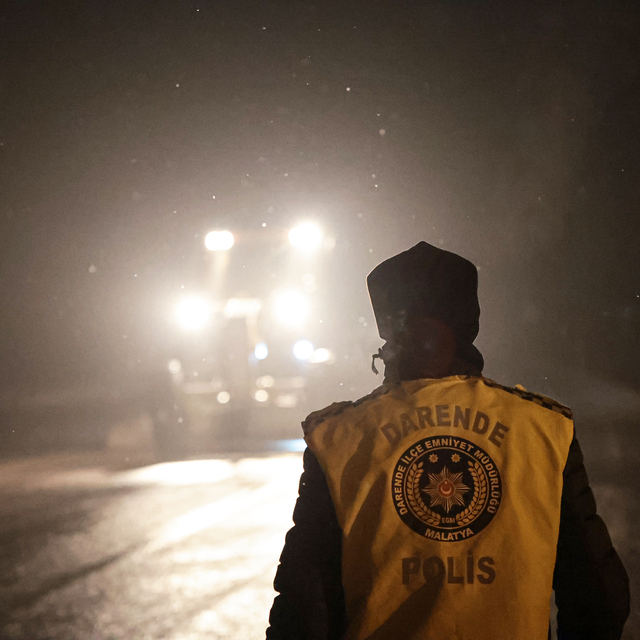 Malatya-Kayseri kara yolu olumsuz hava koşulları nedeniyle trafiğe kapatıld...