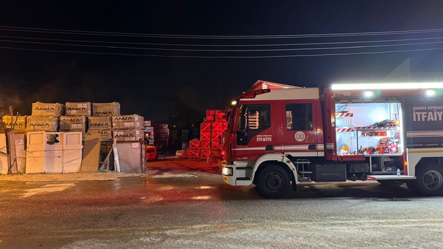 Başkentte palet fabrikasında yangın çıktı