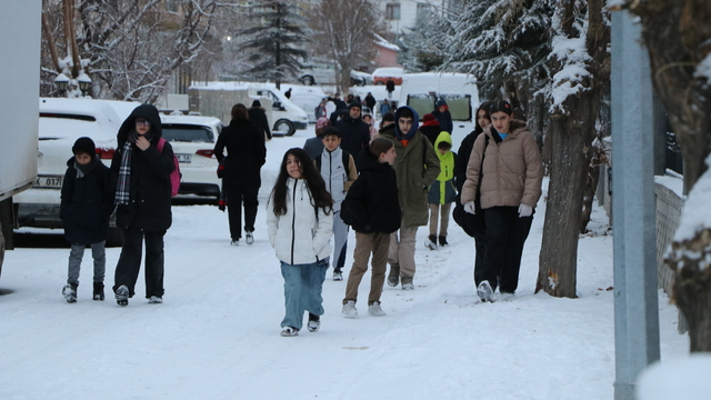 Van Bahçesaray'da okullara 'kar' tatili
