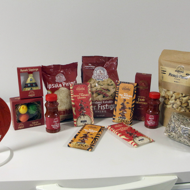 Kadınların ürettiği ürünlerin tek çatı altında satıldığı 'Edirne Yöresel',...