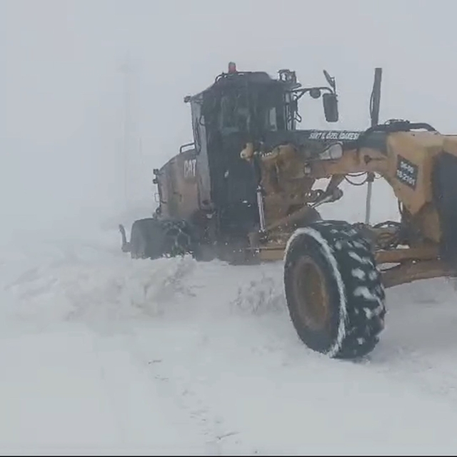 Siirt'te 92 köy yolu kardan kapandı