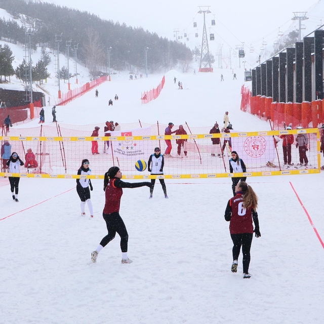 2 bin 500 rakımda voleybol heyecanı
