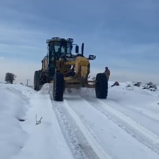 Batman'da 236 yerleşim yerinin yolu, kardan kapandı