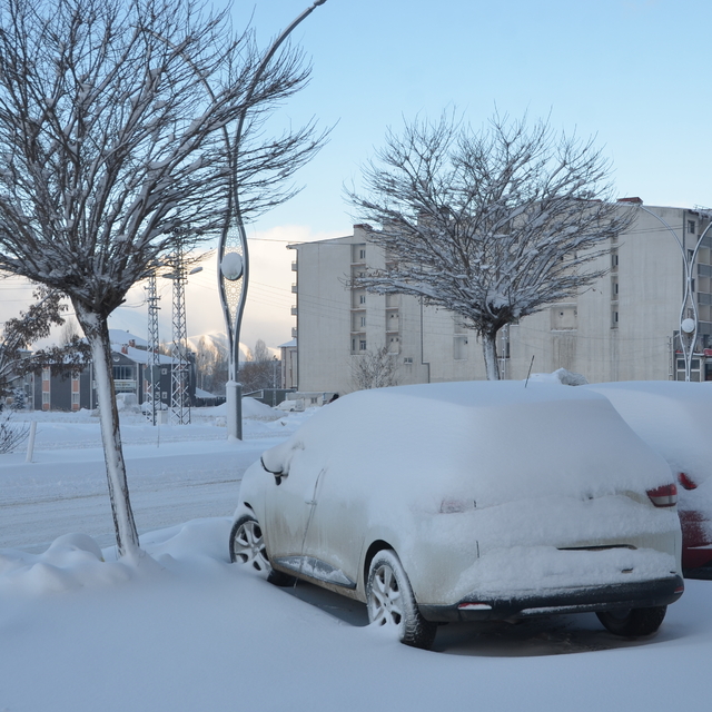 Van, Hakkari, Muş ve Bitlis'te 988 yerleşim yerine ulaşım sağlanamıyor