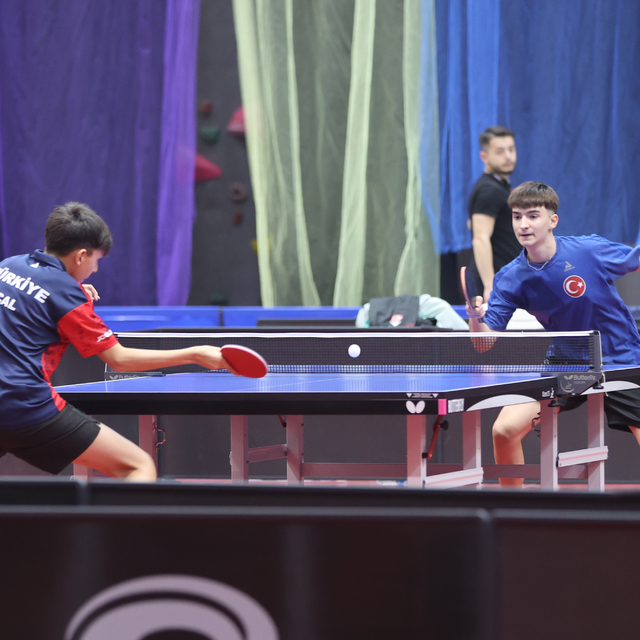 Nevşehir'de, 50 ülkeden 350 masa tenisçi madalya mücadelesi veriyor