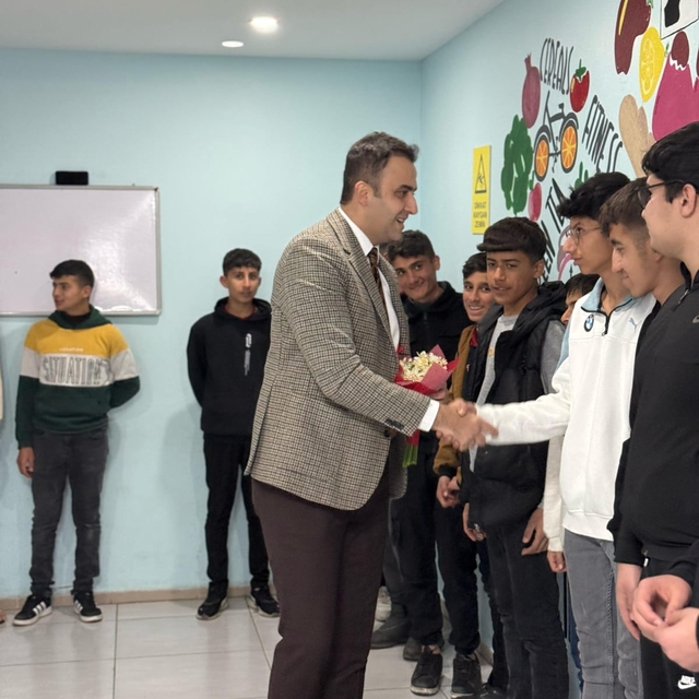 Hasankeyf Kaymakamı İmrak öğrencilerle bir araya geldi