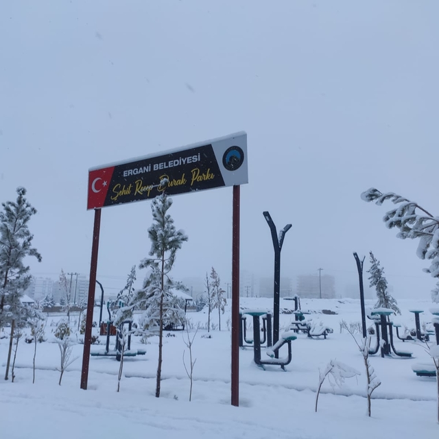 Diyarbakır'da kar; Çermik'te taşımalı eğitime ara, Silvan'da 22 yerleşim ye...