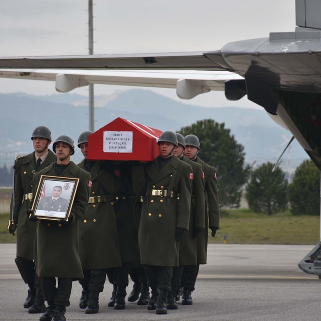 Şehit uzman çavuşun cenazesi, törenle memleketine uğurlandı (2)