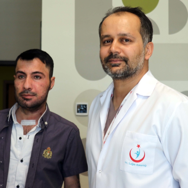 Çenesindeki tümör alındı, yerine bacağından parça nakledildi
