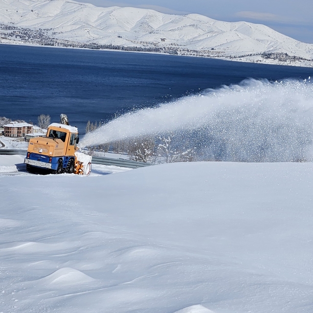 Elazığ'da 530 köy yolu kardan kapandı (2)