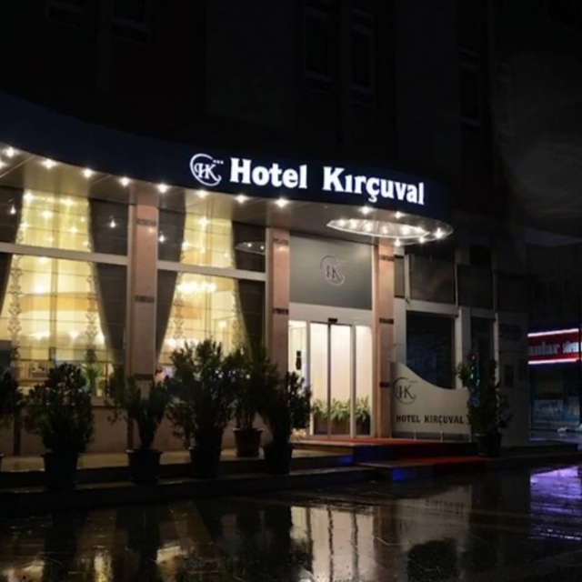 Sporcuların öldüğü Kırçuval Otel davasında mahkeme heyeti, yıllara göre fot...