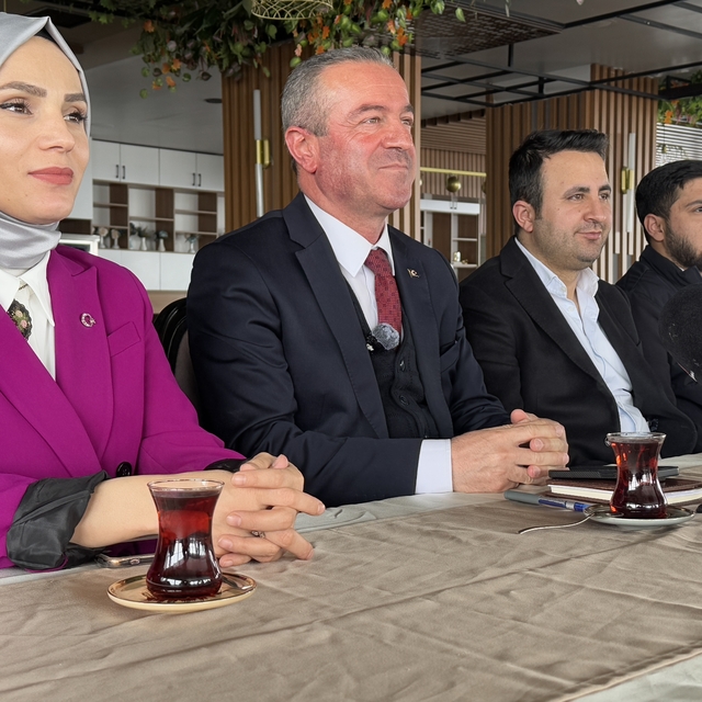 Hakkari'de AK Parti İl Başkanı Kaya, basın mensuplarıyla bir araya geldi