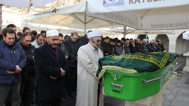 Tokat'ta kalp krizi sonucu ölen doktorun cenazesi Kayseri'de toprağa verildi