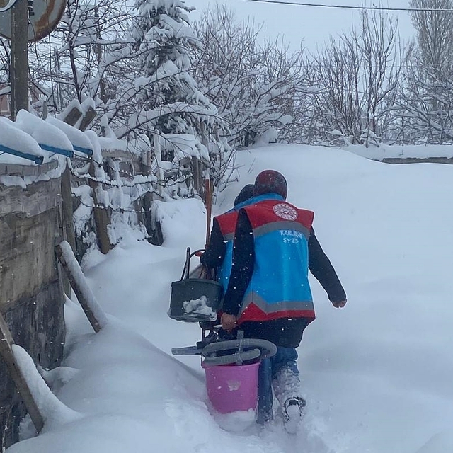 Bingöl'de 215 köy yolu, kardan ulaşıma kapandı (2)