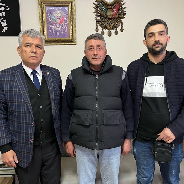 Emekli asker, bulduğu para dolu çantayı sahibine ulaştırdı