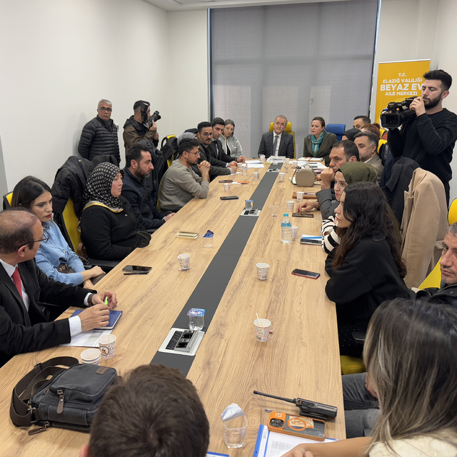 Elazığ'da "Beyaz Ev Aile Merkezi"nde bilgilendirme toplantısı yapıldı