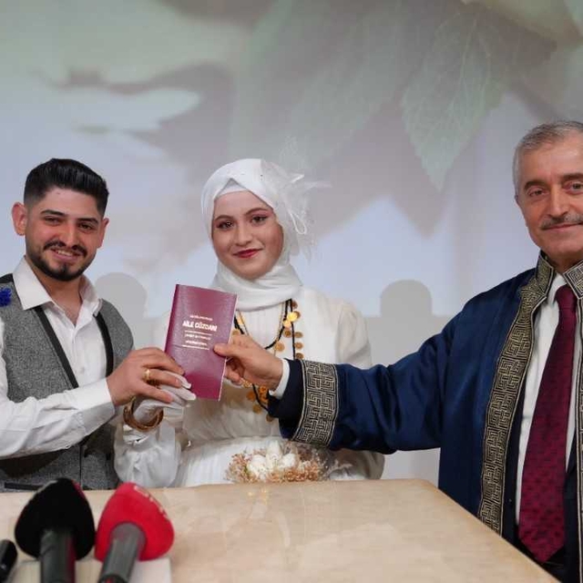 Şahinbey'de 53 çiftin nikahı kıyıldı