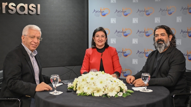 Antalya'dan 30 ülkeye 75 milyon dal çiçek gönderildi