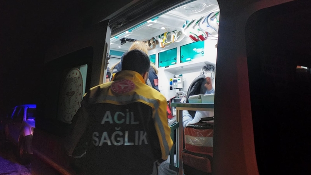 Siirt'te kar nedeniyle mahsur kalanlar ekiplerce kurtarıldı