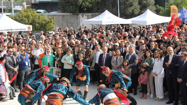 Muğla Valisi Akbıyık, Datça Badem Çiçeği Festivali'ne katıldı