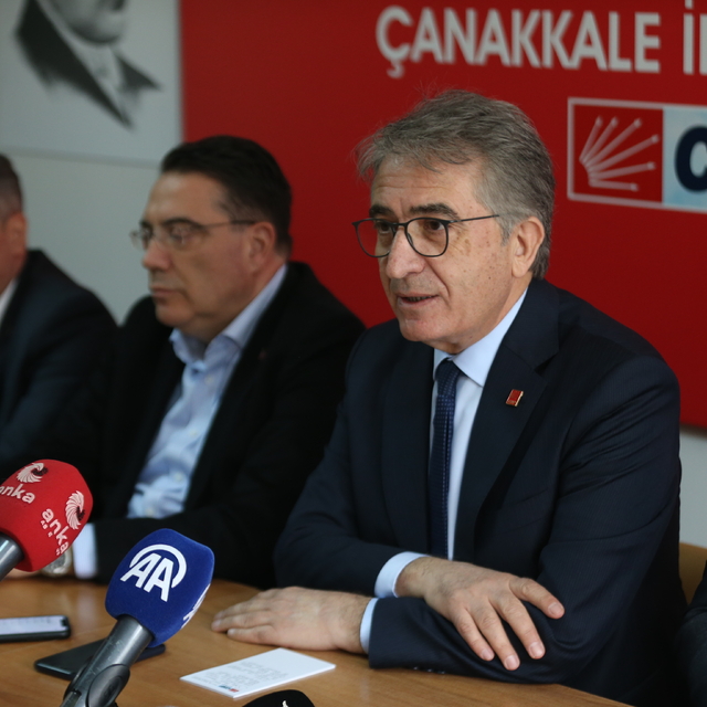 CHP Genel Başkan Yardımcısı Karatepe, partisinin Çanakkale İl Başkanlığı'nd...
