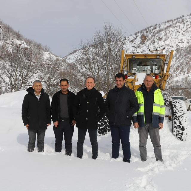 Şemdinli Kaymakamı Akpınar, karla mücadele çalışmalarını inceledi