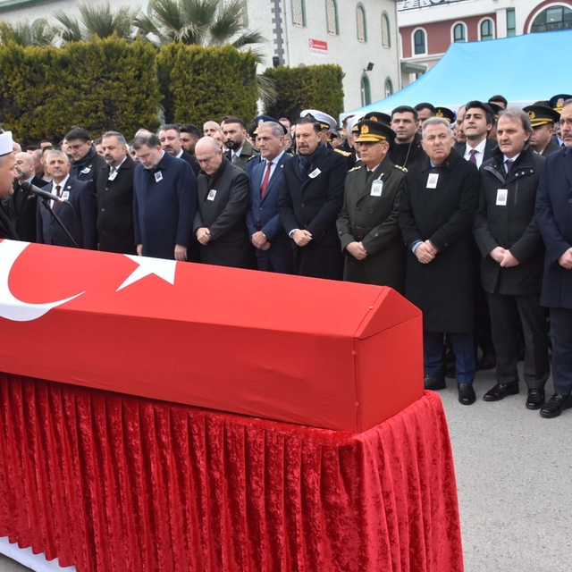 Şehit uzman çavuşun cenazesi, toprağa verildi (3)