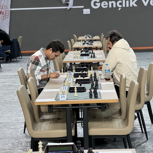 Trabzon'da 24 Şubat Kurtuluş Kupası Satranç Turnuvası sürüyor