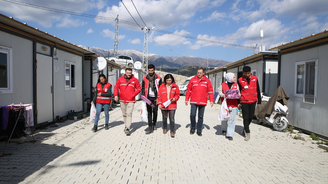 Türk Kızılay Hatay'da öksüz ve yetim çocuklara oyuncak dağıttı