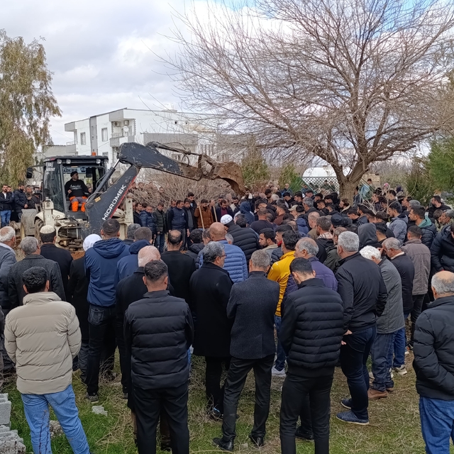 Bingöl'de otobüs kazasında ölen üniversiteli 4 gencin cenazesi defnedildi