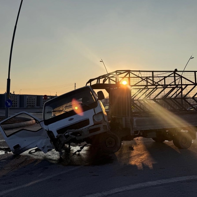 Kayseri'de kamyonet ile otomobil çarpıştı: 2'si polis, 4 yaralı