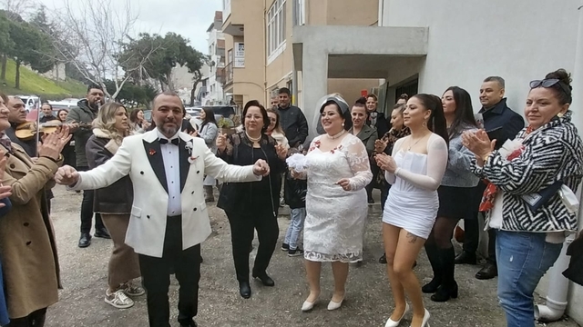 Çanakkale'de 10 yıl önce boşanan çift Sevgililer Günü'nde yeniden evlendi