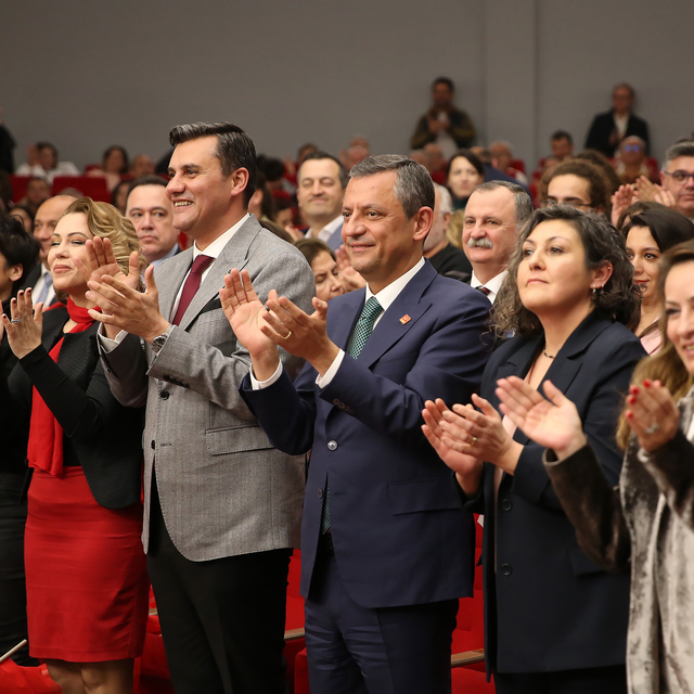 CHP Genel Başkanı Özel, Manisa'da senfoni orkestrası konserine katıldı