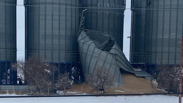 Silo çöktü, tonlarca buğday yere döküldü