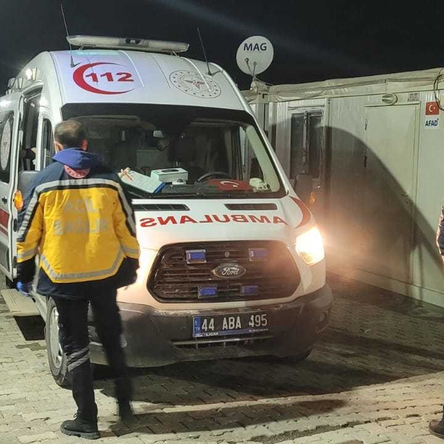 Malatya'da polis memurunu bıçakla yaralayan şüpheli ayağından vurularak yak...