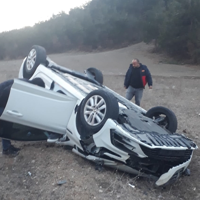 Tokat'ta devrilen otomobildeki 4 kişi yaralandı