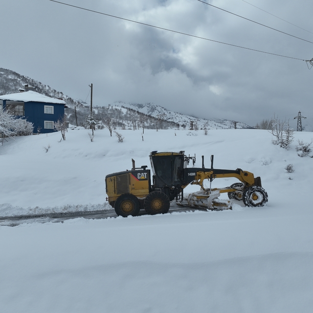 Bitlis'te kardan kapanan 219 köy yolundan 170'i ulaşıma açıldı