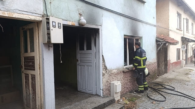 Orhaneli'de bir evde çıkan yangın söndürüldü