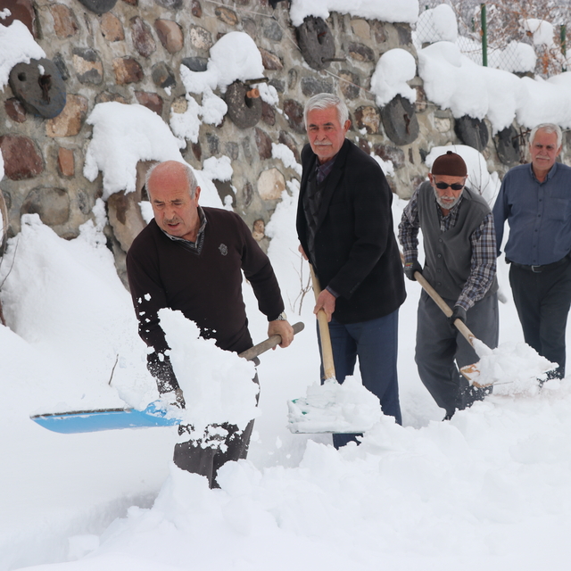 Yazın serinleyebilmek için 5 asırlık geleneği sürdürüyorlar