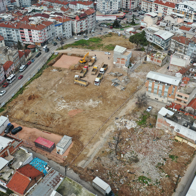 "Mümine teyze"nin hak sahiplerini ikna ettiği mahallede depreme dayanıklı e...
