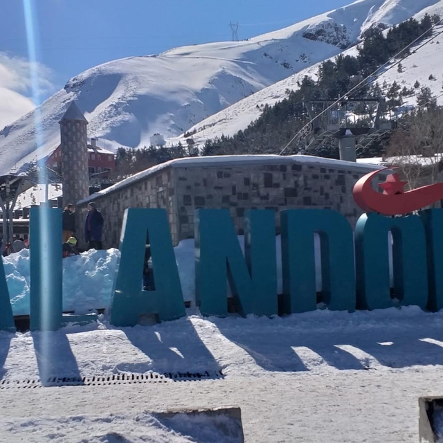 Palandöken'de kayakçılara kapalı alana çığ düştü