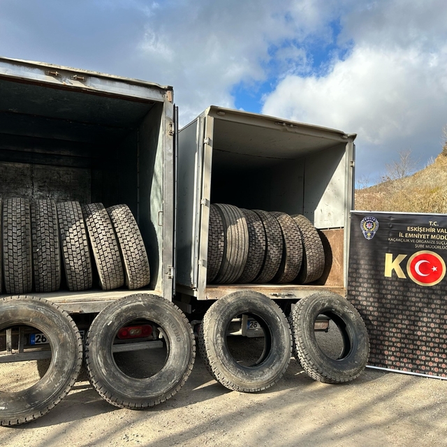 Eskişehir'de 54 gümrük kaçağı ağır vasıta lastiği ele geçirildi