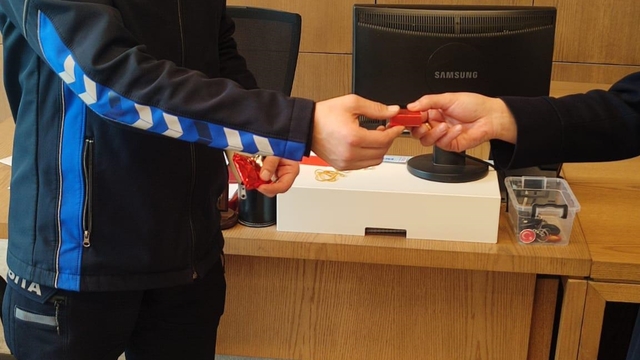 Temizlik görevlisinin bulduğu, içinde 100 bin liralık altın olan kese, sahibine teslim edildi